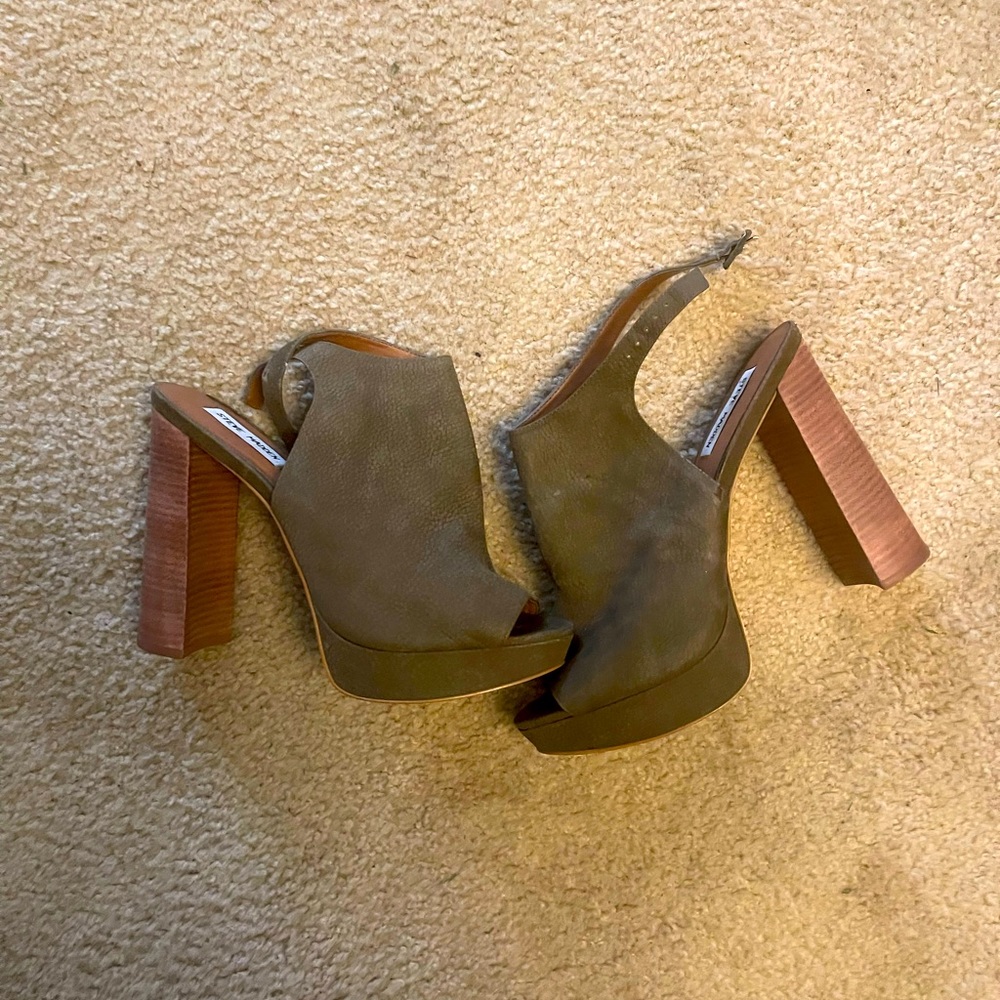 Steve Madden Forest Green Mule. Must have wardrobe staple!